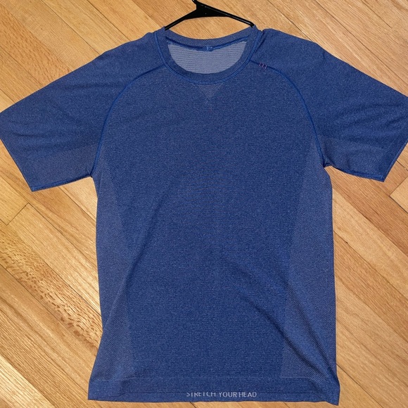 Lululemon t shirt - Picture 1 of 3